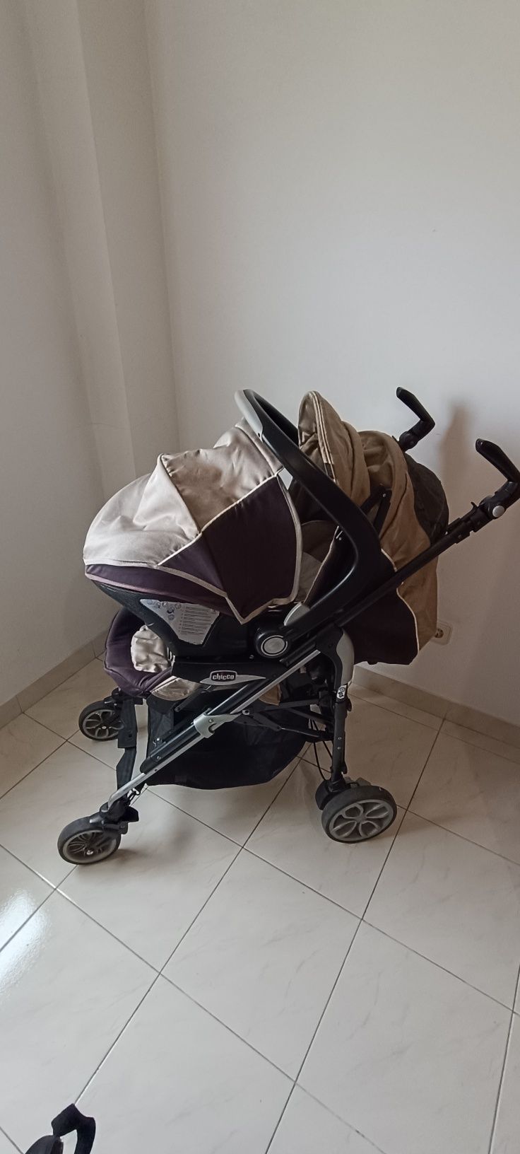 Carrinho de bebe Chicco Trio
