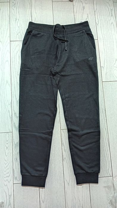 Nowe! Oryginalne 4F spodnie dresowe L męskie jednolite czarne (320)