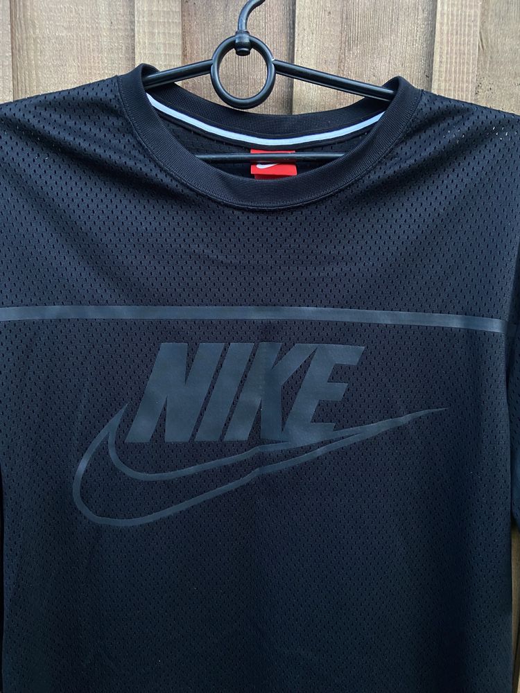Футболка Nike ( кофта , куртка nsw tech )