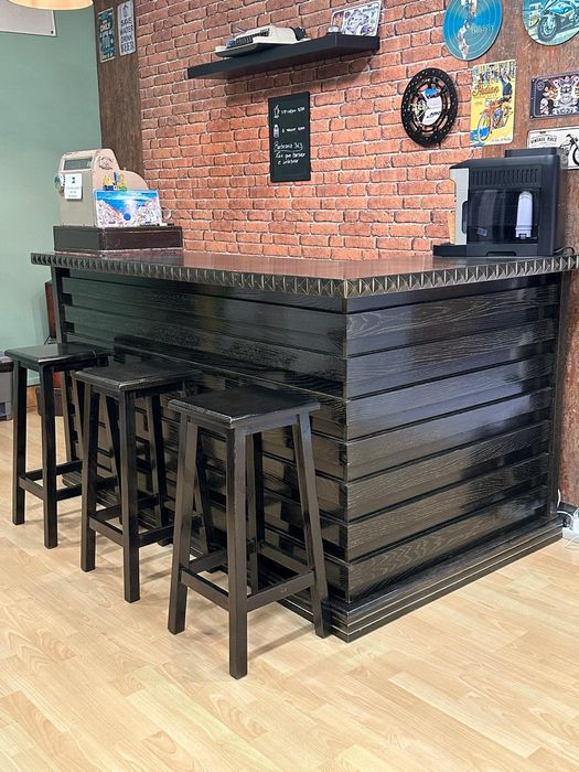 Bar/Receção         

•Medidas:
Largura 1,21
Comp