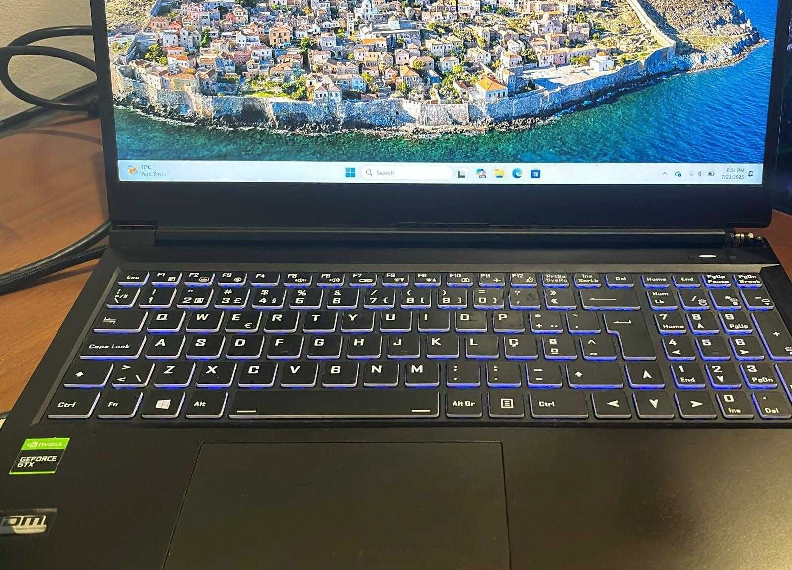 Portátil Clevo Gaming i7 16gb ram 1tb ssd GTX 1650 TI
