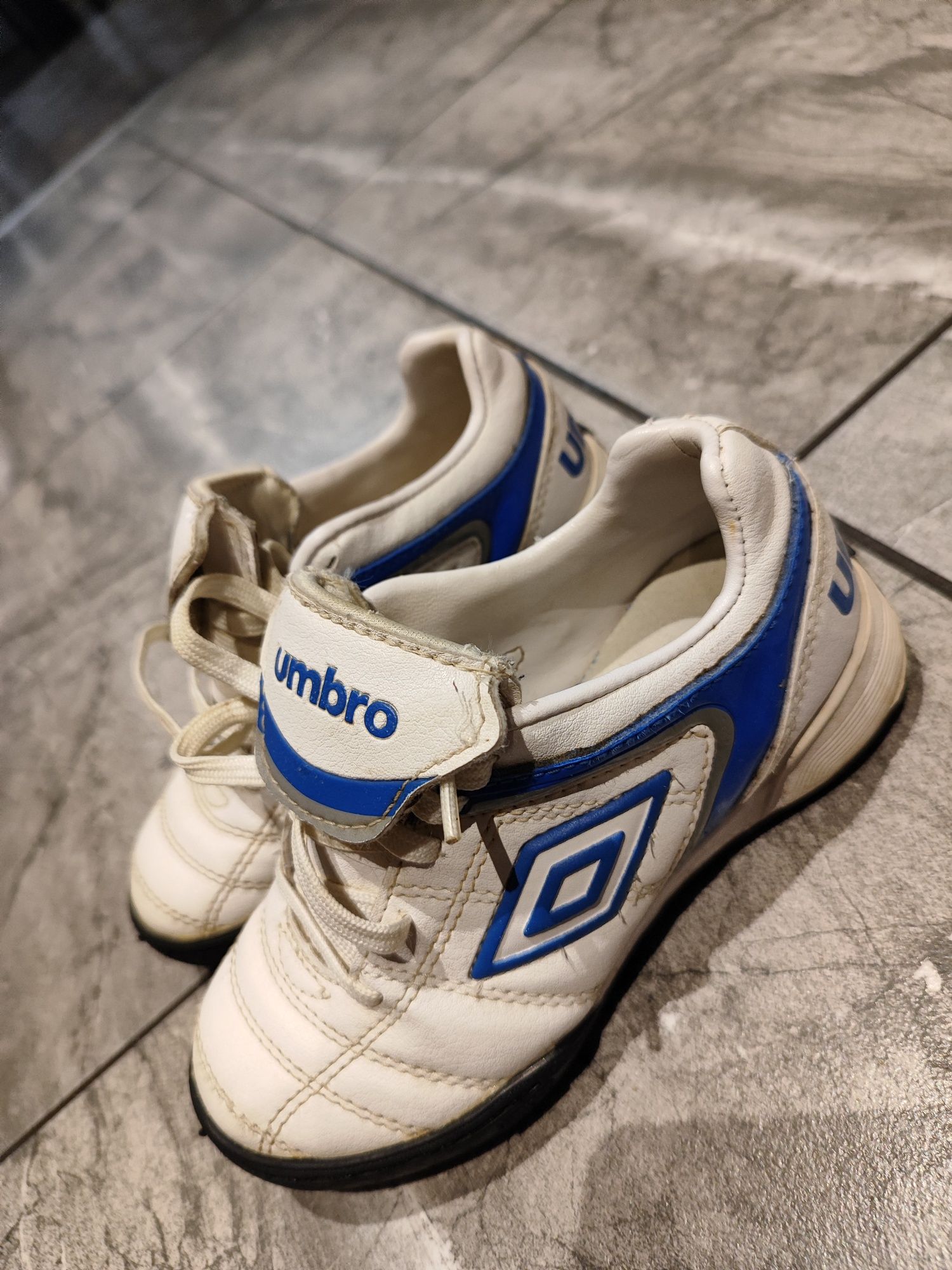 Turfy Umbro rozmiar 28 buty piłkarskie