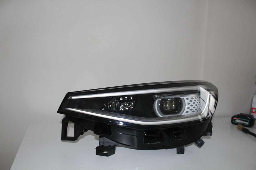 Farol Dianteiro Esquerdo Full LED Volkswagen ID.4 (E11) (2021–2023)