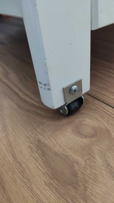 łóżeczko dziecięce w bardzo dobrym stanie+gratisy