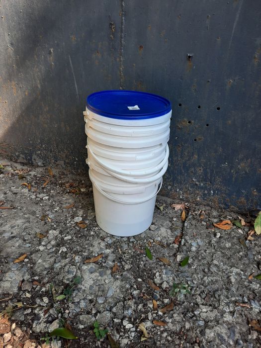 Продам ведра 5 литровые .