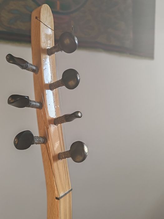 Instrumento turco saz baglama