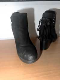 Botins com detalhe