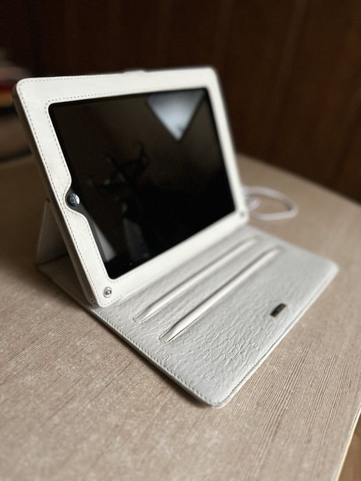Планшет ipad 3 32GB с чехлом-подставкой