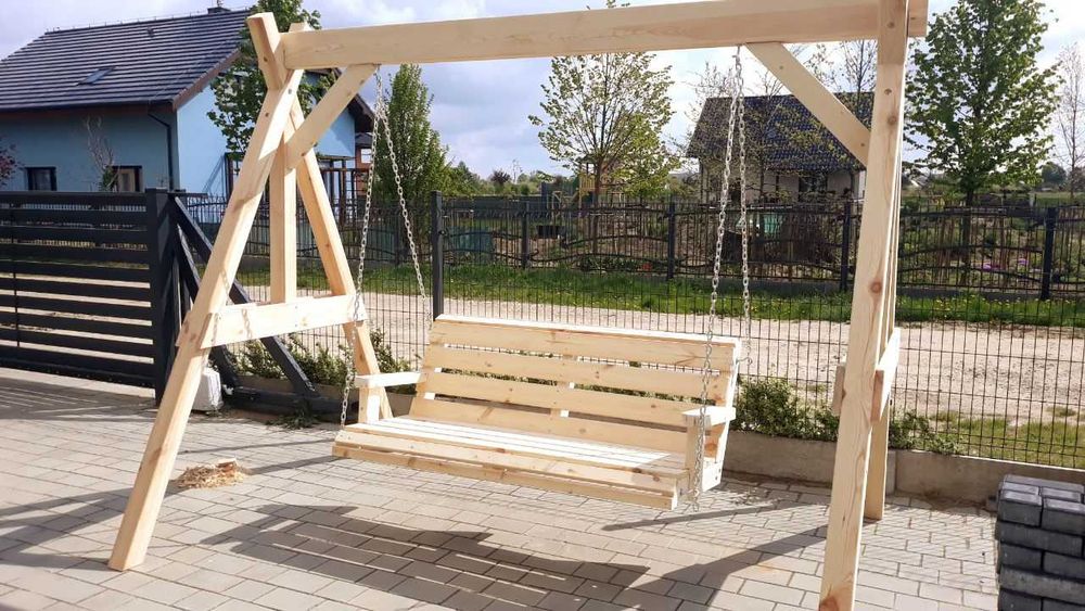 Huśtawka ogrodowa, drewniana z ławką