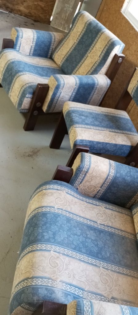 Conjunto sofás + cadeira
