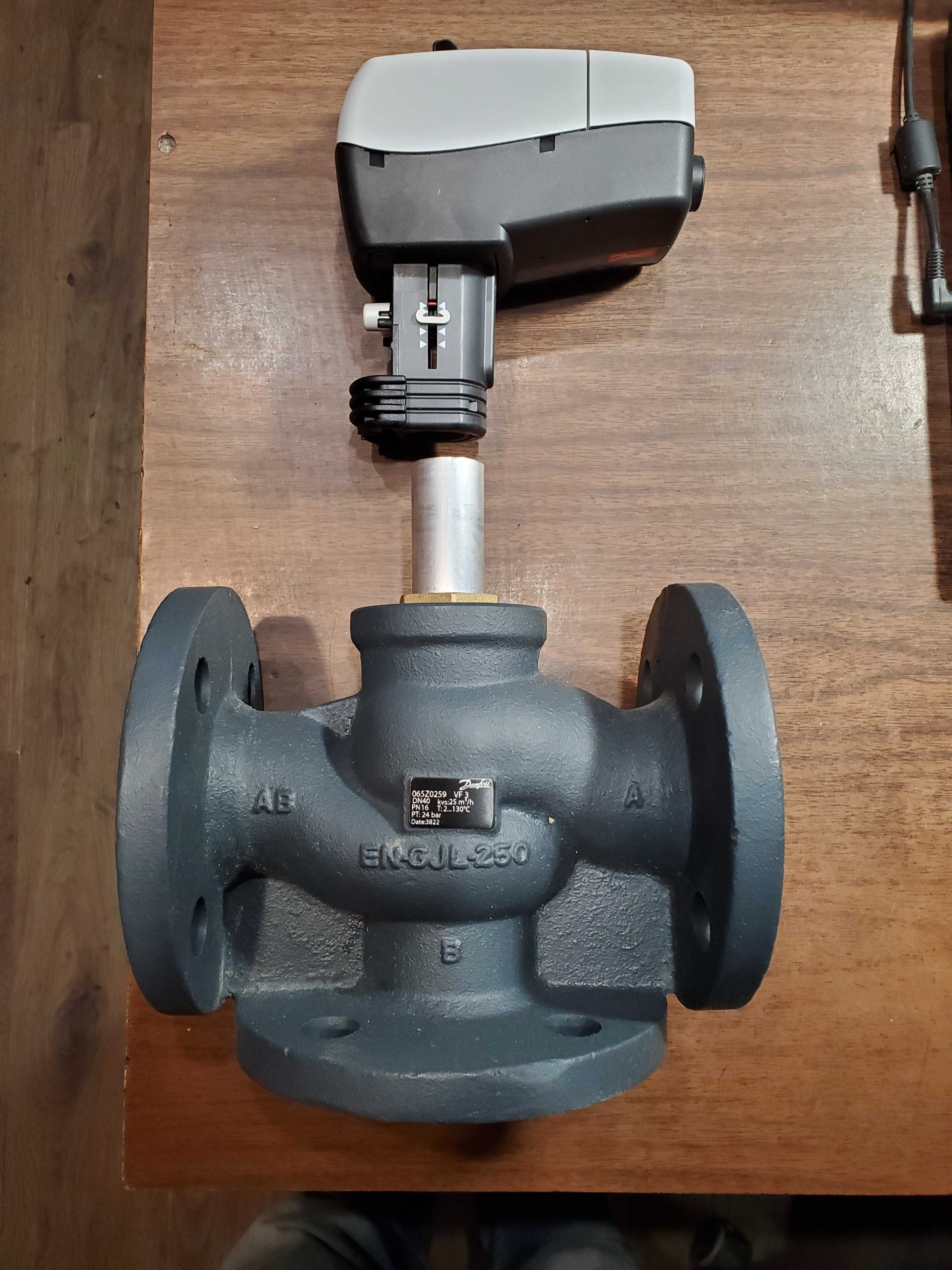 Сідельний регулюючий клапан Danfoss VF3 з електроприводом