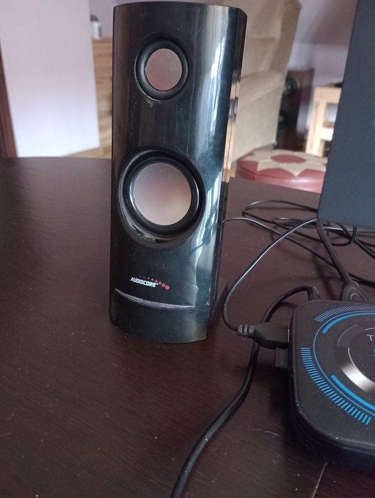 Monitor z androidem i głośniki
