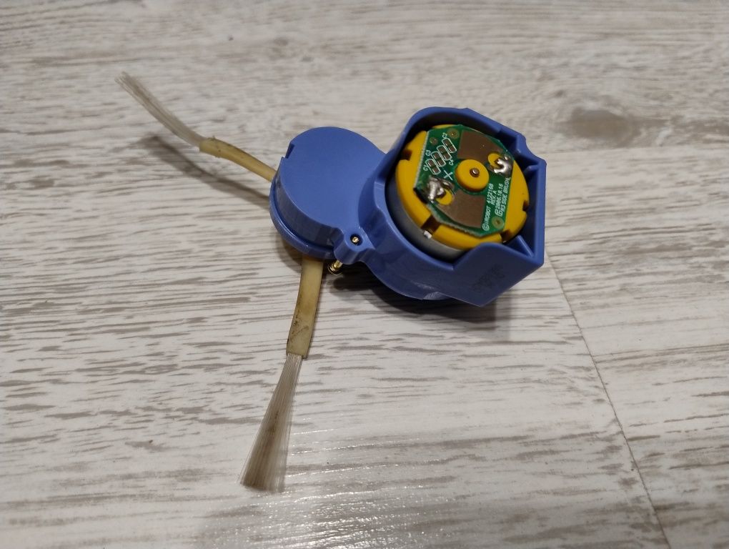 Moduł szczotki bocznej ze szczotką Irobot Roomba 564