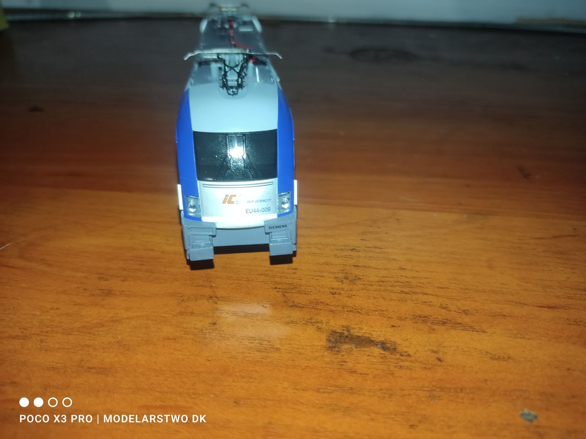 Piko oświetlony Elektrowóz EU 44 ICC PKP skala H0 1:87 kolejka makieta