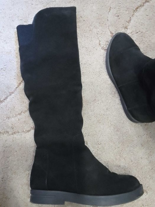 Шкіряні чоботи жіночі.