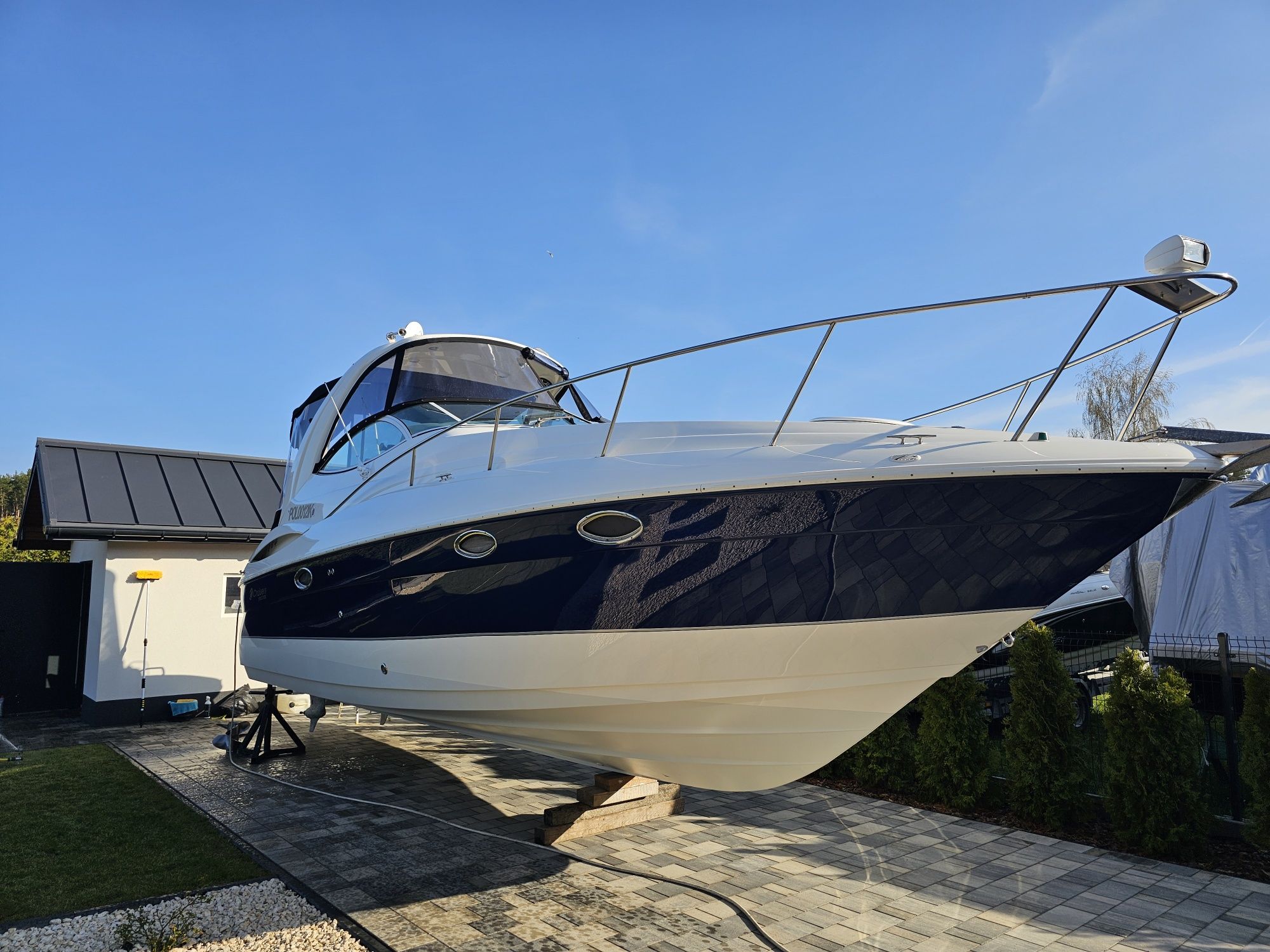 Cruisers yachts 300 express