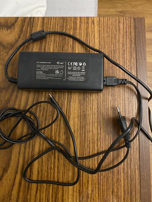Uniwersalny zasilacz Charger - C112W