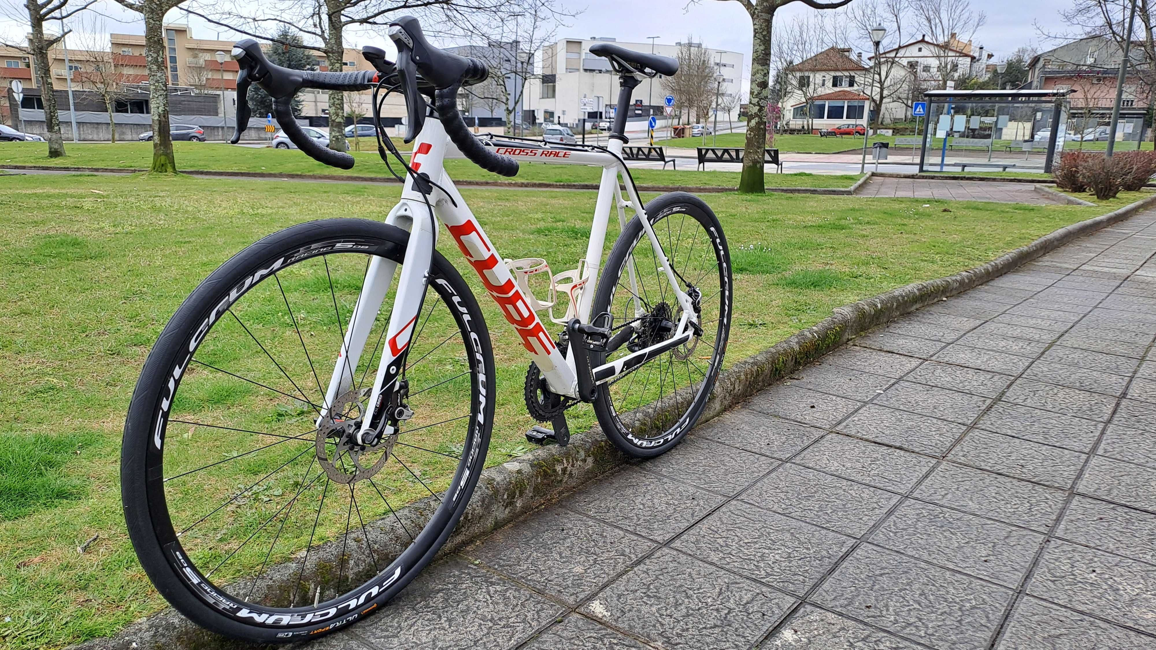 Bicicleta, Cube Gravel.