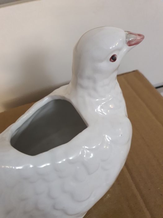 Porcelanowy gołąbek, doniczka.