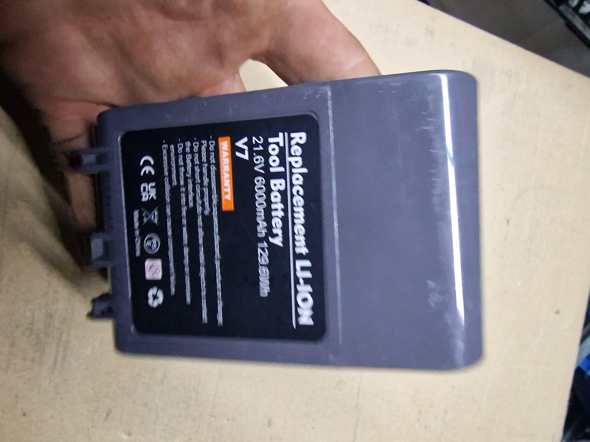 Akumulator dyson v 7 lekko uzywany w  pelni sprawny 6000 mAh