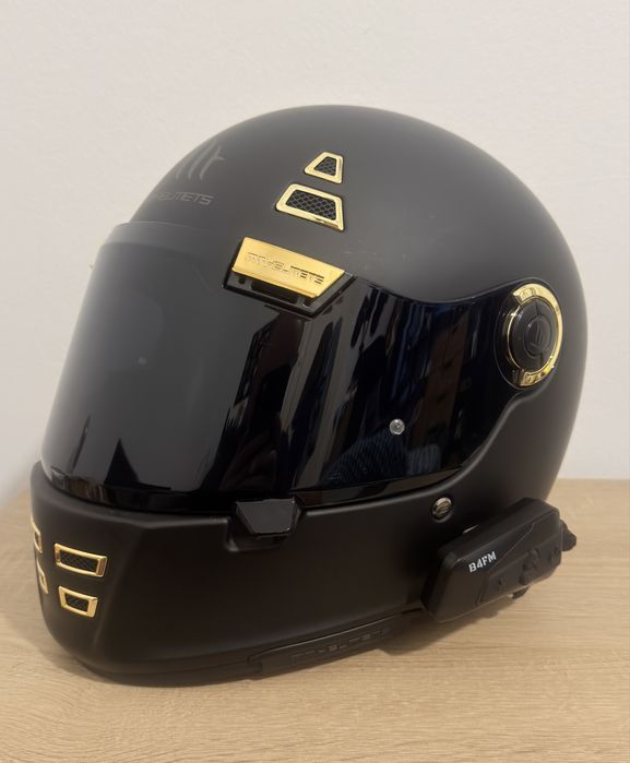 Capacete com intercomunicador