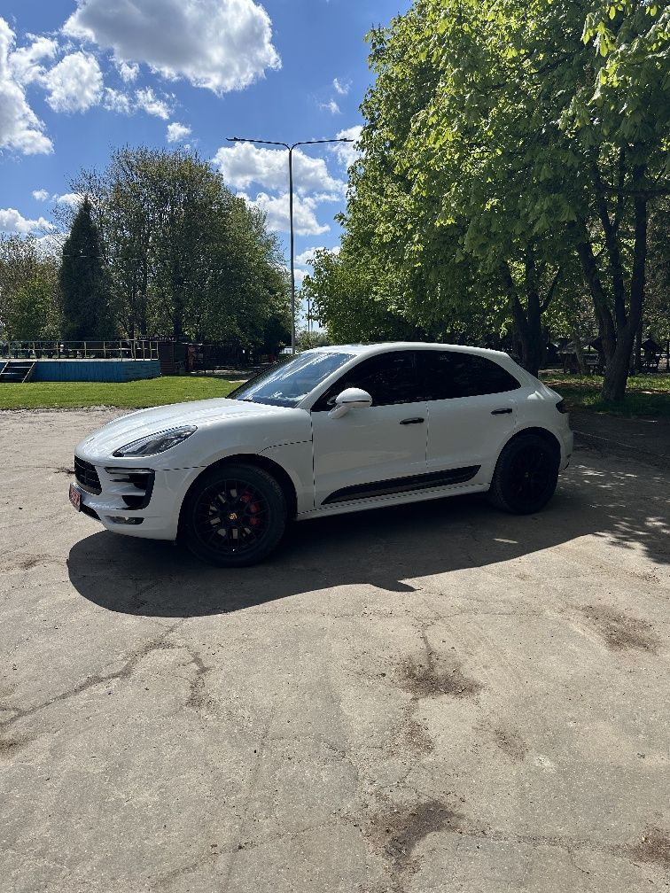 Porsche macan 95b gts 2017