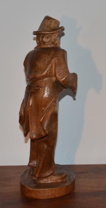 Estatueta esculpida em Madeira Maciça – Músico Violinista