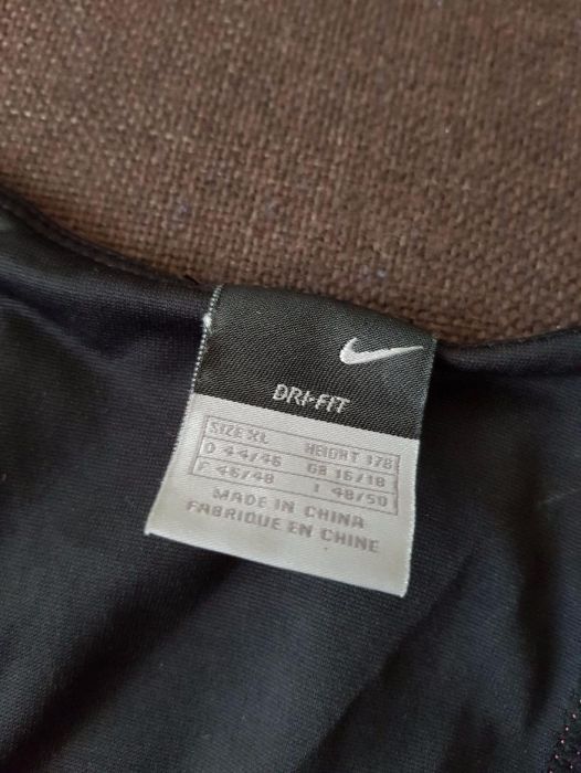 Brązowa koszulka Nike z różowymi dodatkami - rozmiar XL
