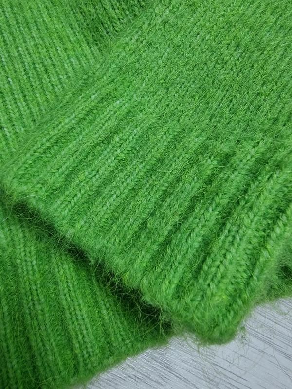 Efektowny sweterek ZARA z alpaką na wiosnę kolor zielone jabłko