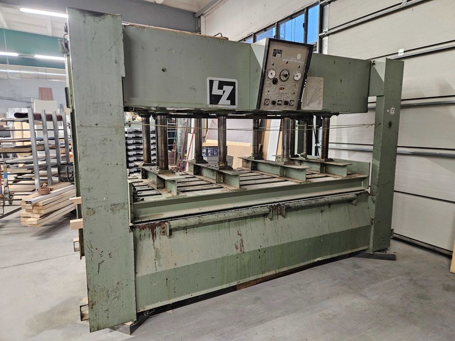 Prasa do forniru Langzauner  2750 x 1300 mm 120T