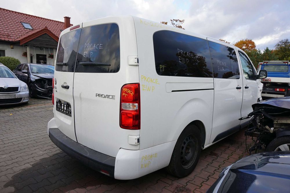 Toyota Proace samochód powypadkowy.