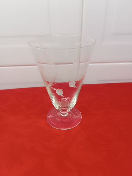 Copo Cristal Vintage. Flores em Relevos. 13,5 cm