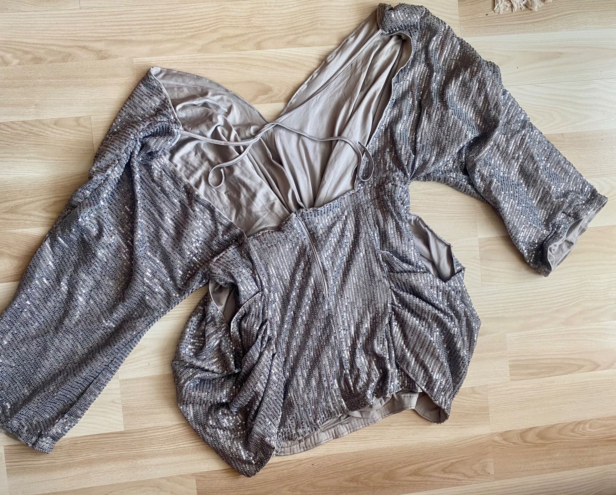 5XL/50 Nowa srebrno-szara Cekinowa sukienka MINI marszczenia/festiwal