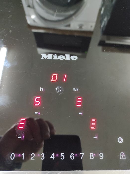 Электрическая варочная поверхность марки Miele km 6212