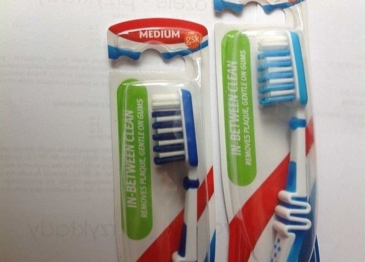 Szczoteczka do zębów 2 szt. Aquafresh In Between Clean Medium