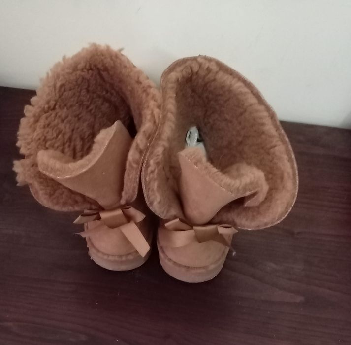 Bota de inverno linda e nova