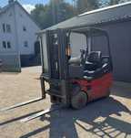 Wózek widłowy LINDE E25 elektryczny