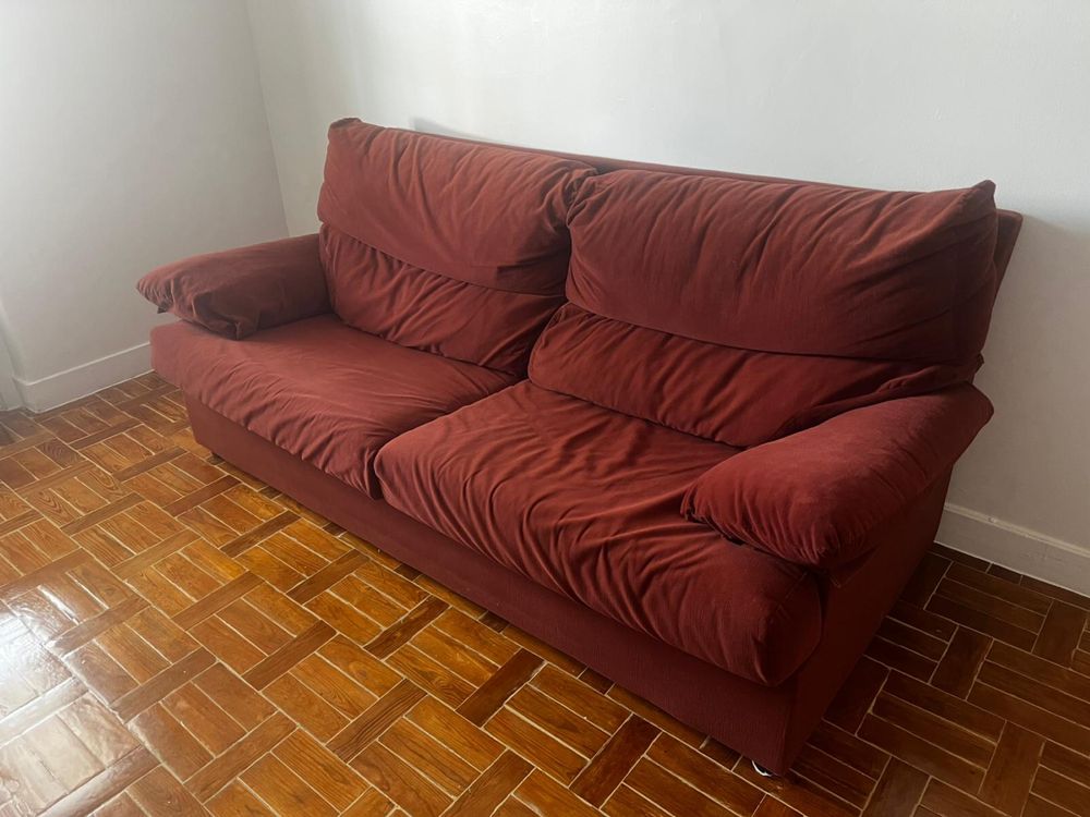 Sofá bordo otimo estado 3 lugares
