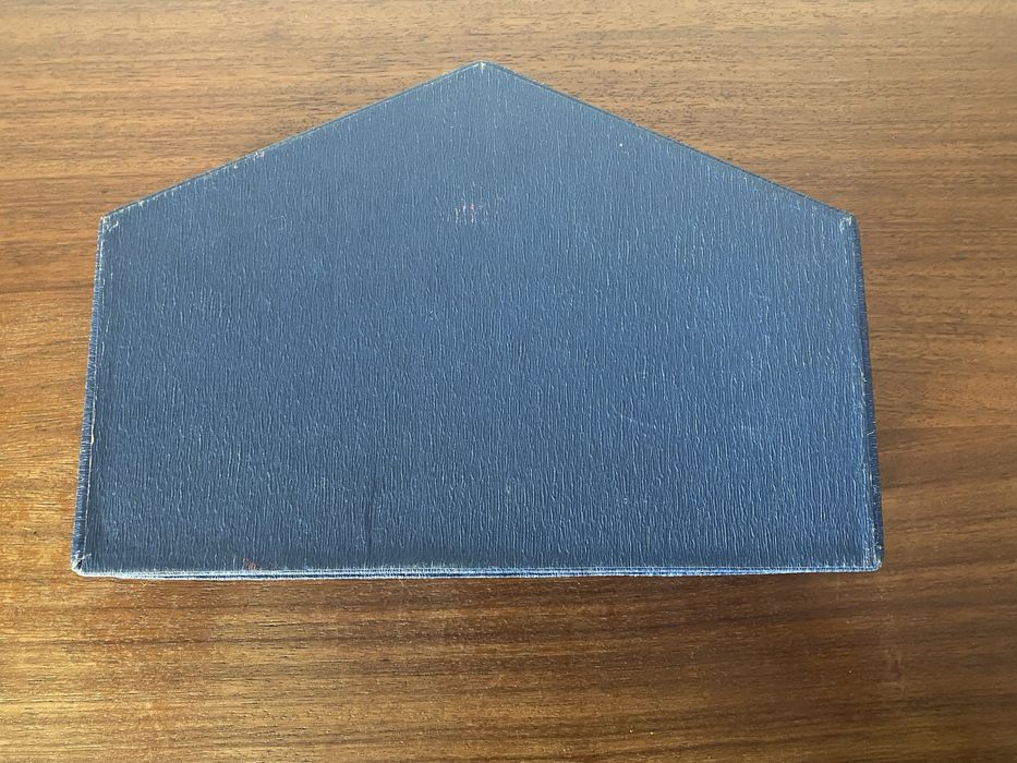 Caixa com Presépio de figuras em resina