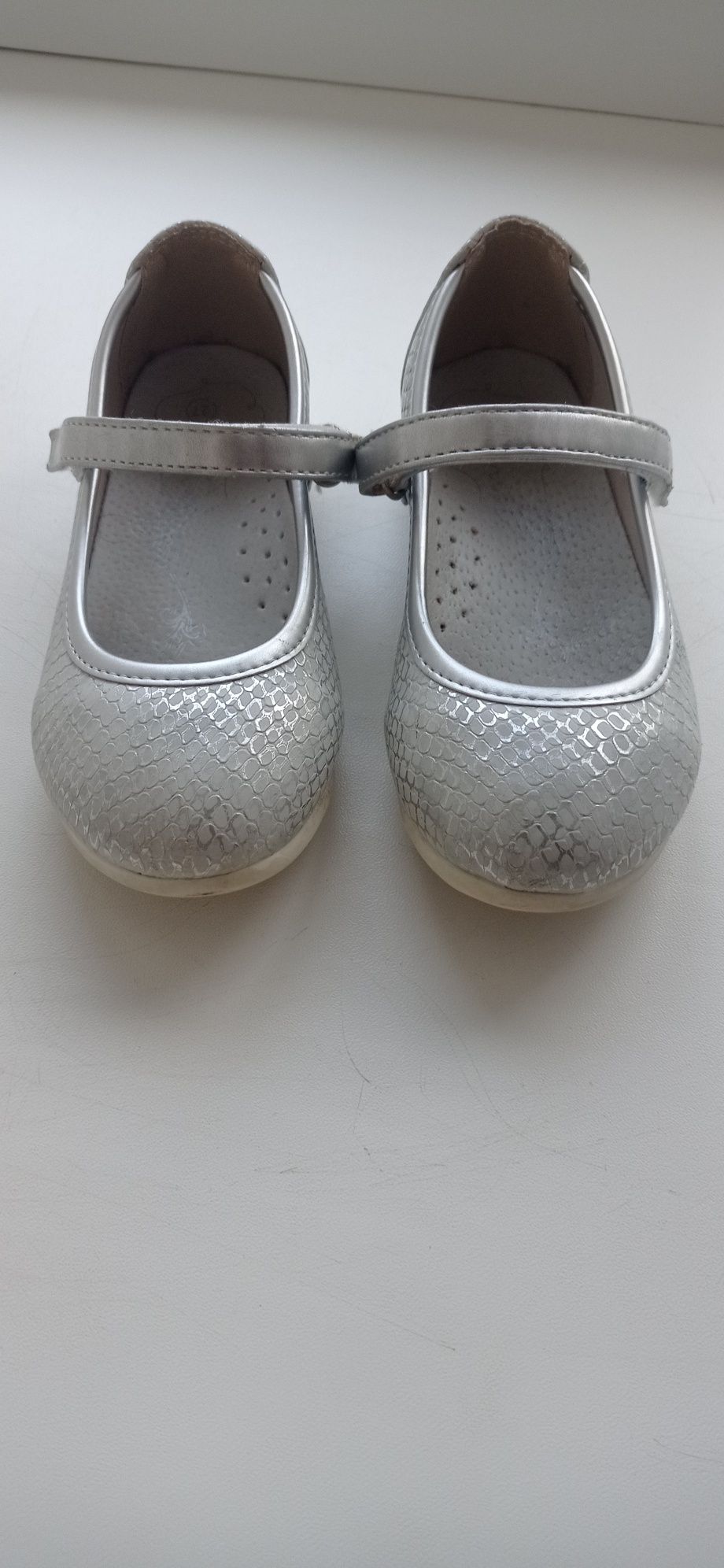 Шкіряні срібні туфельки. Розмір 27, устілка 17 см