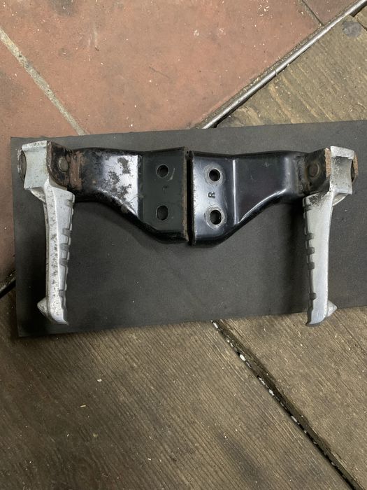 Підніжки Yamaha задні