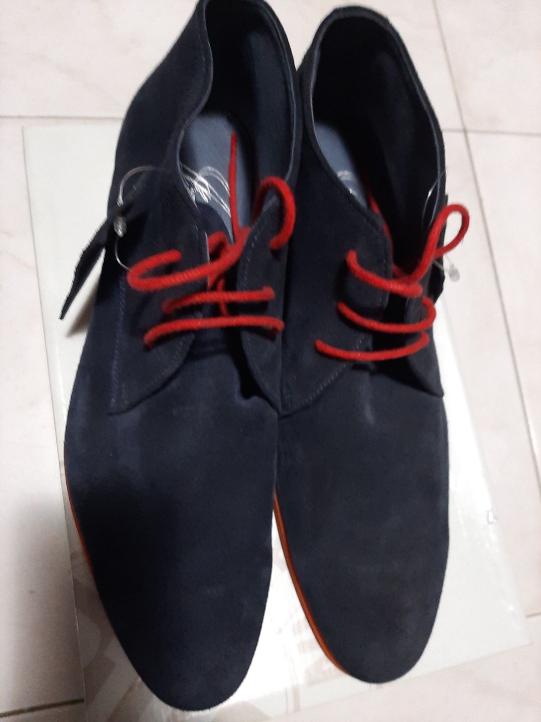 Botas / sapatos em pele homem tamanho 41/42 novos