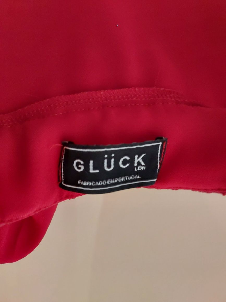 Conjunto de cerimónia marca Glück como novo