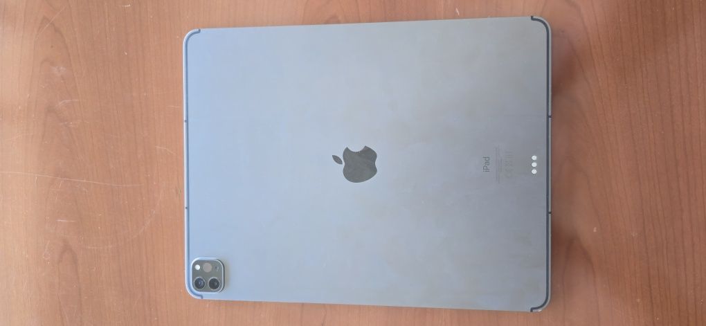 iPad Pro de 12,9 polegadas (5.ª geração) (estragado) nao liga