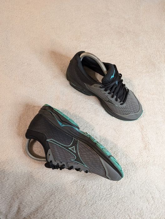 Кросівки Mizuno gore-tex 38 р. 24 см чудовий стан