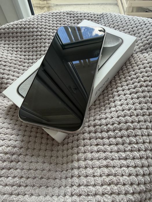 iPhone 15 pro 128GB Bialy tytan