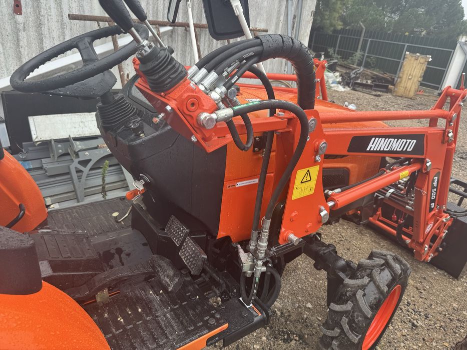 Trator Hinomoto TD40 HIDROSTATICO NOVO com carregador