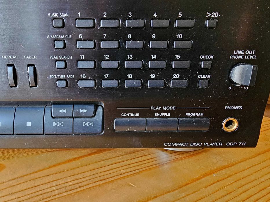 CD плейер Sony CDP-711