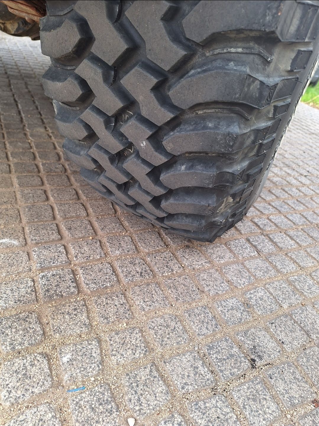 Pneus 33 X 12.50 R 15