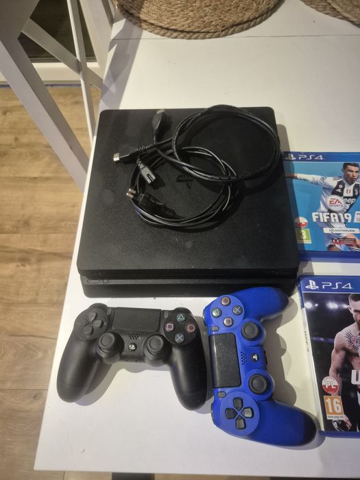 Play station 4 slim + 4 gry